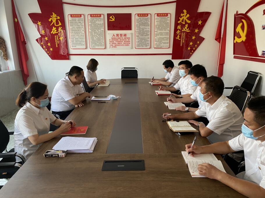枣强农商银行党委班子成员分赴基层党支部督导并进行走访调研